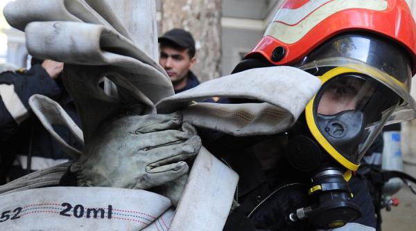 barbatul care ameninta ca se autoincendiaza imobilizat dupa patru ore de negocieri