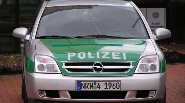 proteste la koln politia a intrerupt manifestatiile dupa ce protestatarii de extrema dreapta au devenit violenti