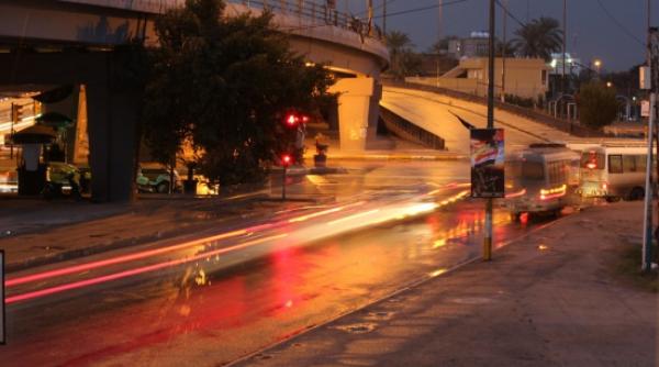 jihadistii au luat sute de ostatici intr un mall din bagdad si au ucis cel putin 7 dintre ei