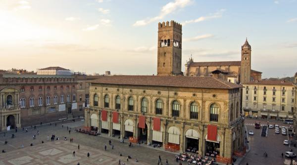 bologna orasul celor doua turnuri