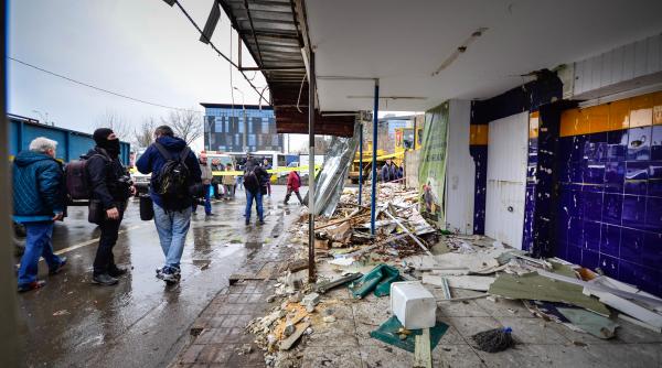 scandal in piata sudului primaria a inceput demolarea chioscurilor amplasate ilegal galerie foto