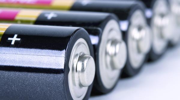 milioane de baterii ajung la gunoi