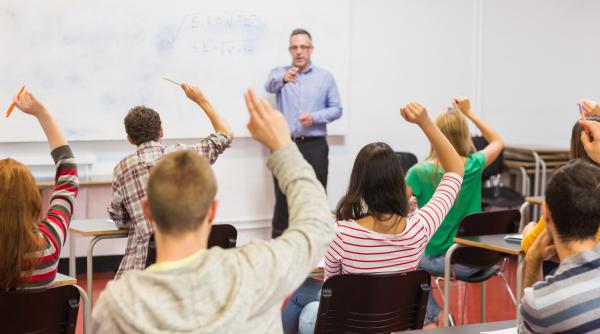 mai multe ore la scoala dar fara note la toate materiile