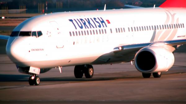 compania turkish airlines a anulat 95 de zboruri din cauza vantului puternic