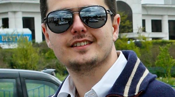 tanarul care ii ajuta pe romani sa se integreze in marea britanie in regatul unit ca la mama acasa