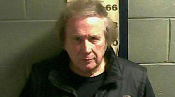 video un celebru rocker american arestat pentru violenta domestica