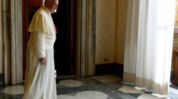 papa francisc ofera gazduire la vatican unei romance fara adapost care a nascut pe strada