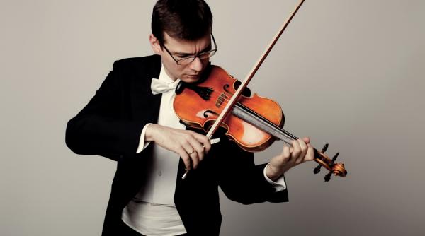 alexandru tomescu si madalin voicu pe scena salii radio