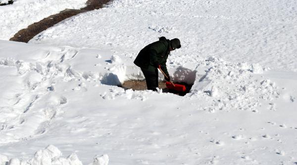 curatarea zapezii poate duce la hernie de disc