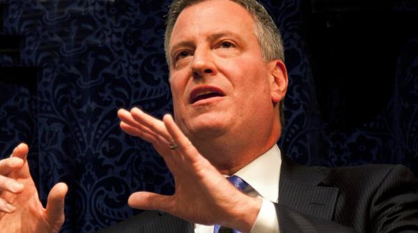 primarul new york ului cere populatiei sa nu iasa din case pe timpul viscolului