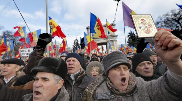 zeci de mii de protestatari moldoveni cer alte alegeri