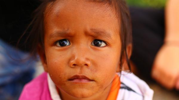 cinci copii au fost luati de autoritati din familia abuziva la husi