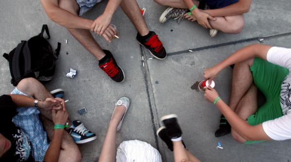 in romania 22 din adolescenti sunt fumatori iar 8 au consumat marijuana