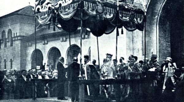 o rola de film cu incoronarea regelui ferdinand si a reginei maria scoasa la licitatie