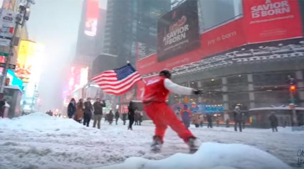 video cum a profitat un american de stratul gros de zapada de la new york