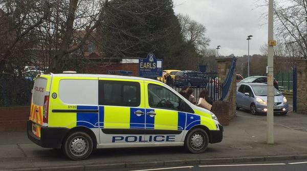 mii de copii evacuati din 14 scoli din marea britanie in urma amenintarilor cu bomba