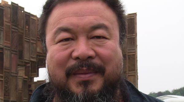 artistul ai weiwei isi inchide expozitia de la copenhaga in semn de protest fata de o lege care permite confiscarea averilor imigrantilor