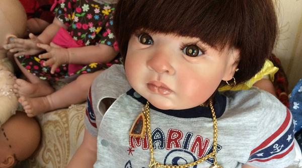 copii ingeri primesc locuri in avion si transporta pastile cu amfetamine