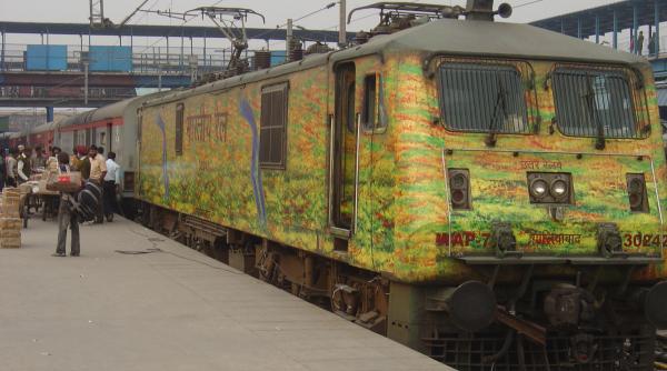 video socant o femeie din india a sfarsit sub rotile trenului in care calatorea