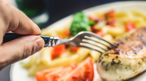 tulburari de somn iata ce ar trebui sa mancam la cina pentru a dormi mai bine