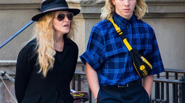 madonna vrea sa si convinga fiul sa se intoarca la ea inaintea procesului cu fostul ei sot