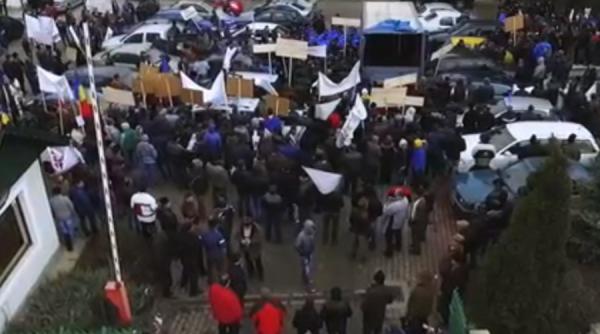protest cu imbranceli la suceava silvicultorii nemultumiti ca revendicarile depuse la guvern nu sunt rezolvate
