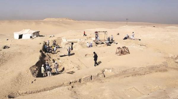 ramasite ale unui vas antic au fost descoperite in apropierea piramidelor egiptene