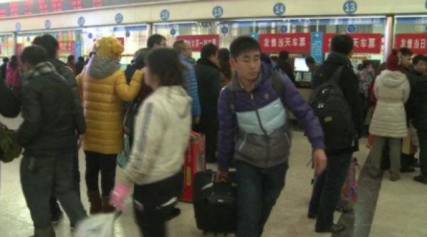 anul nou chinezesc 33 000 de calatori blocati intr o gara din guangzhou din cauza gerului