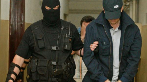 doi indivizi din olt retinuti pentru pornografie infantila