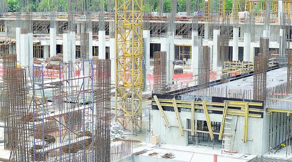 mall urile ajung in orasele cu 100 000 de locuitori