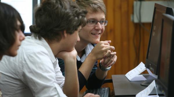 adrian curaj a decis trimiterea unei echipe de control la colegiul national tudor vianu