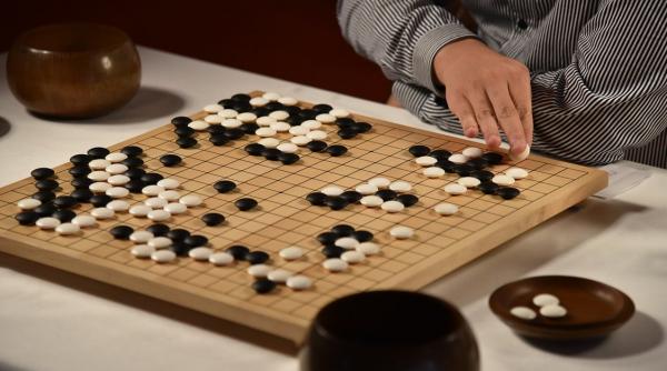 campionul mondial de go sud coreeanul lee sedol se va confrunta in martie cu sistemul alphago de la google