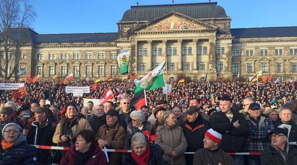 cateva zeci de mii de manifestanti islamofobi au protestat in mai multe orase importante din europa