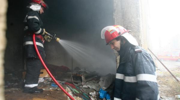 doua fetite au murit intr un incendiu care le a cuprins locuinta