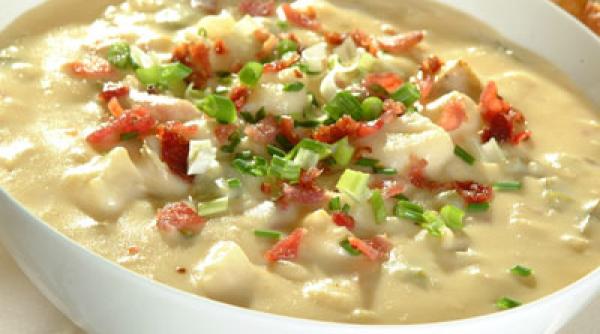 supa suprema de cartofi cu bacon tarhon si coriandru