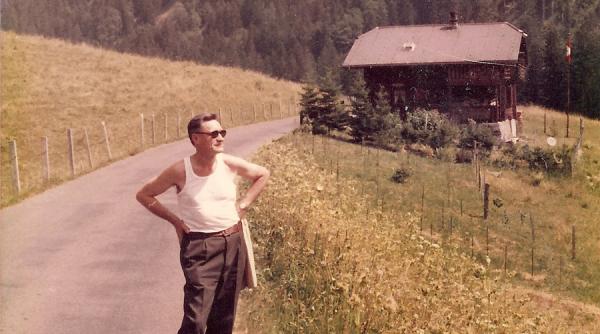 romanul care a descoperit aurul de la rosia montana cercetarile sale recompensate cu nobel a lucrat la cern si cu colaboratorul lui einstein