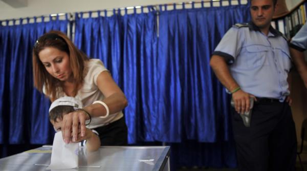 proiectul privind alegerea primarilor in doua tururi retrimis la comisii