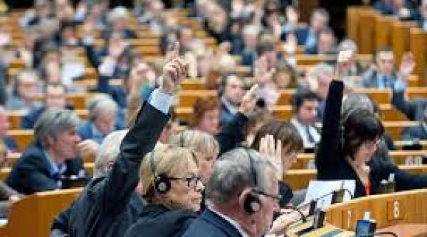 reuters comisia europeana ia in calcul posibilitatea de a folosi pentru refugiati fonduri destinate tarilor est europene