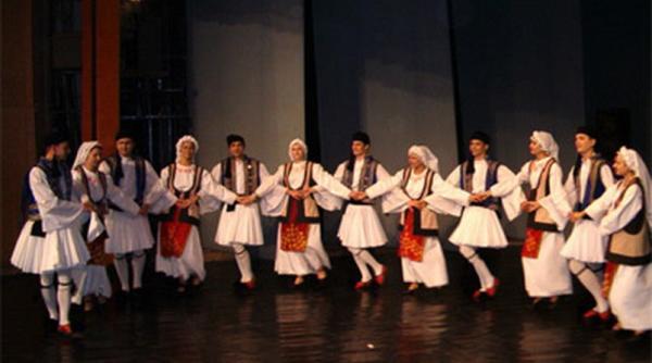 comunitatea elena din constanta pregateste un sirtaki de cartea recordurilor