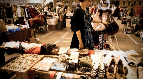 pantalonii de la second hand care valoreaza o avere cum s a imbogatit o femeie fara sa stie