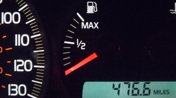 iata de ce nu ar trebui sa conduceti niciodata cu rezervorul aproape gol