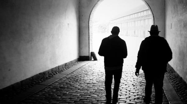 bloomberg bancile angajeaza fosti ofiteri de informatii pentru a si spiona angajatii