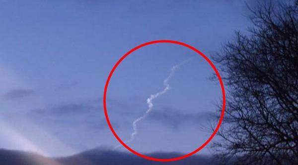 video o minge de foc misterioasa a brazdat cerul frantei