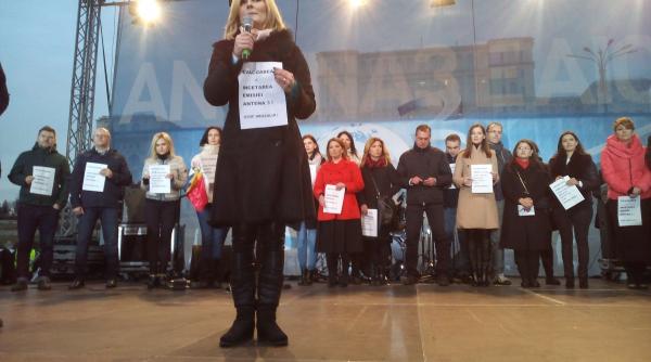 alessandra stoicescu platim 40 de mil euro taxe anual pentru pensiile voastre ei ce vor acum sa nu va mai dea banii spunand ca nu au de unde nu