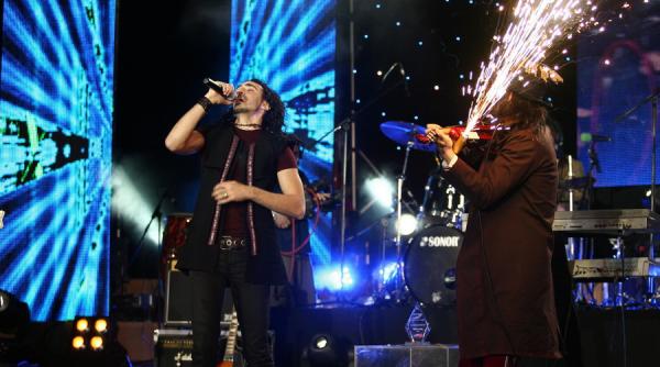 doua dintre piesele trupei hara premiate la akademia music awards din sua