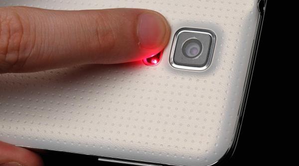 telefonul tau se va debloca numai daca iti recunoaste bataile inimii