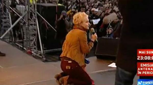 dana grecu in piata constitutiei pot sa stau in genunchi in fata lui dumnezeu si in fata dvs dar nu a lor