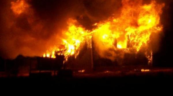 cluj explozie urmata de incendiu intr un bloc de locuinte