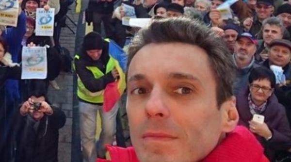 mircea badea mitingurile cretinilor la universitate au fost superbe e mai multa lume intr o sufragerie de camin de nefamilisti