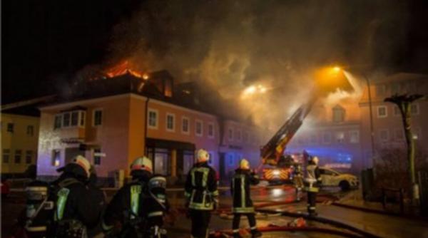 video un bloc din germania destinat imigrantilor a fost incendiat in aplauzele localnicilor
